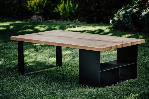 Dębowy stolik kawowy BOOKSHELF z półką