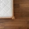 Dębowe łóżko DORM na solidnej podstawie ze stelażem